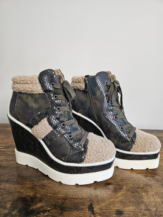 Jessica Simpson Meliey Cozy Lug Sole Wedge Sneaker Booties | Size 9