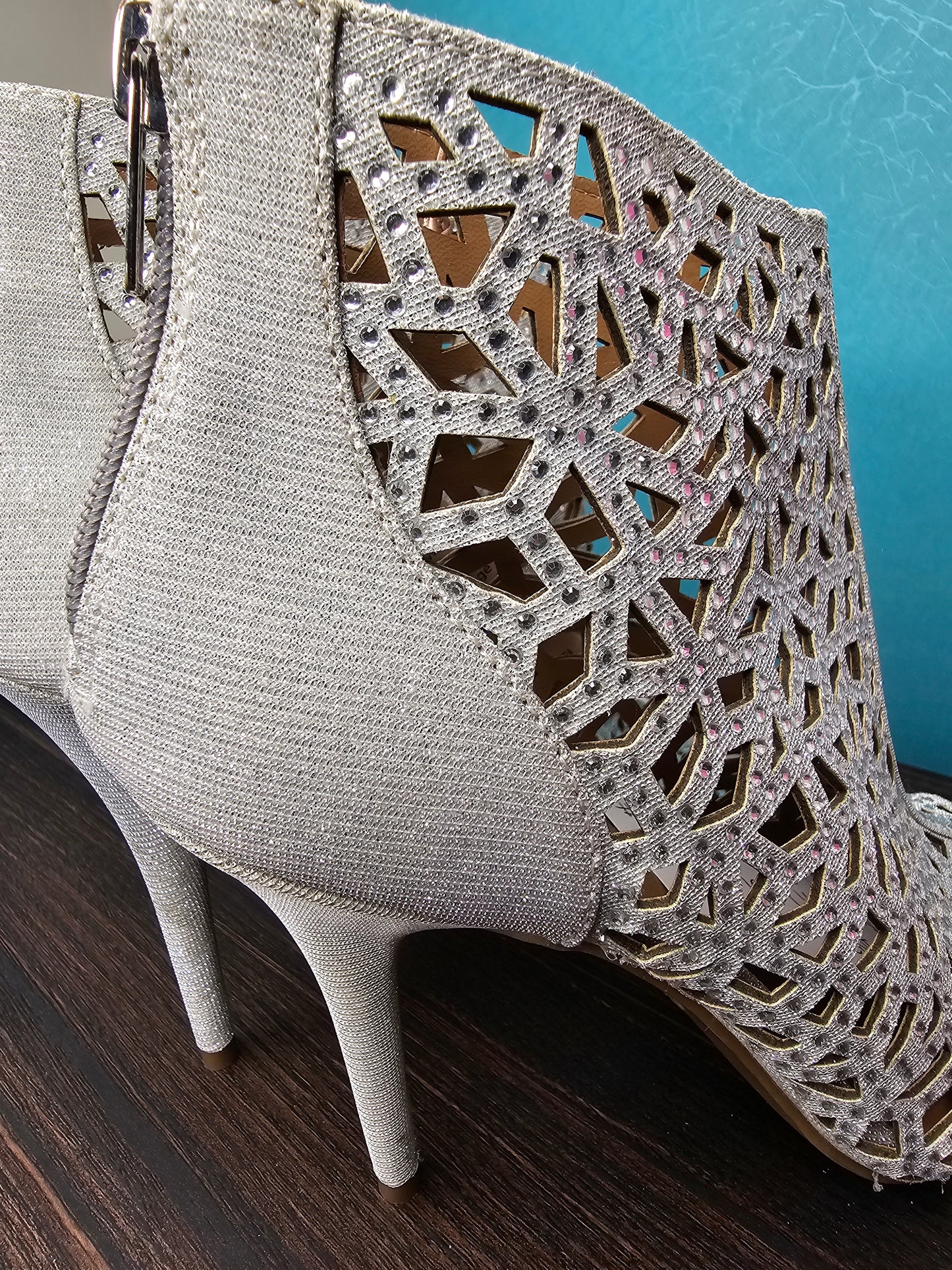 Zigi Soho Drift Caged Peep Toe Rhinestone Ankle Booties | Size 9