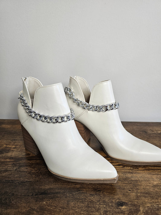 Indigo Rd Ivory Chain Detail Ankle Boots Size 9.5 | Block Heel Booties