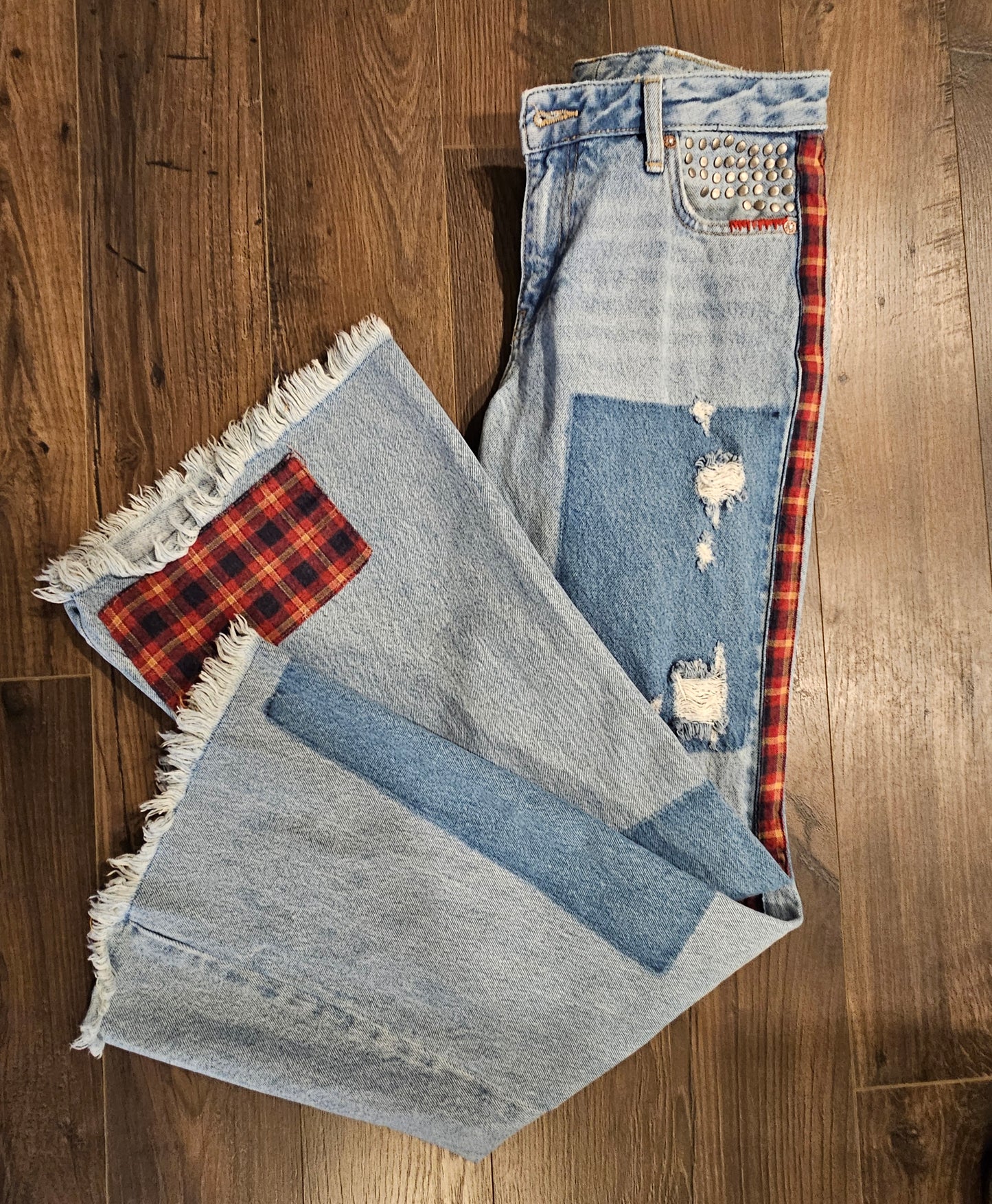 Free People Patchwork Distressed Wide Leg Jeans 28 Waist Studded Plaid Trim Raw Hem Size Small