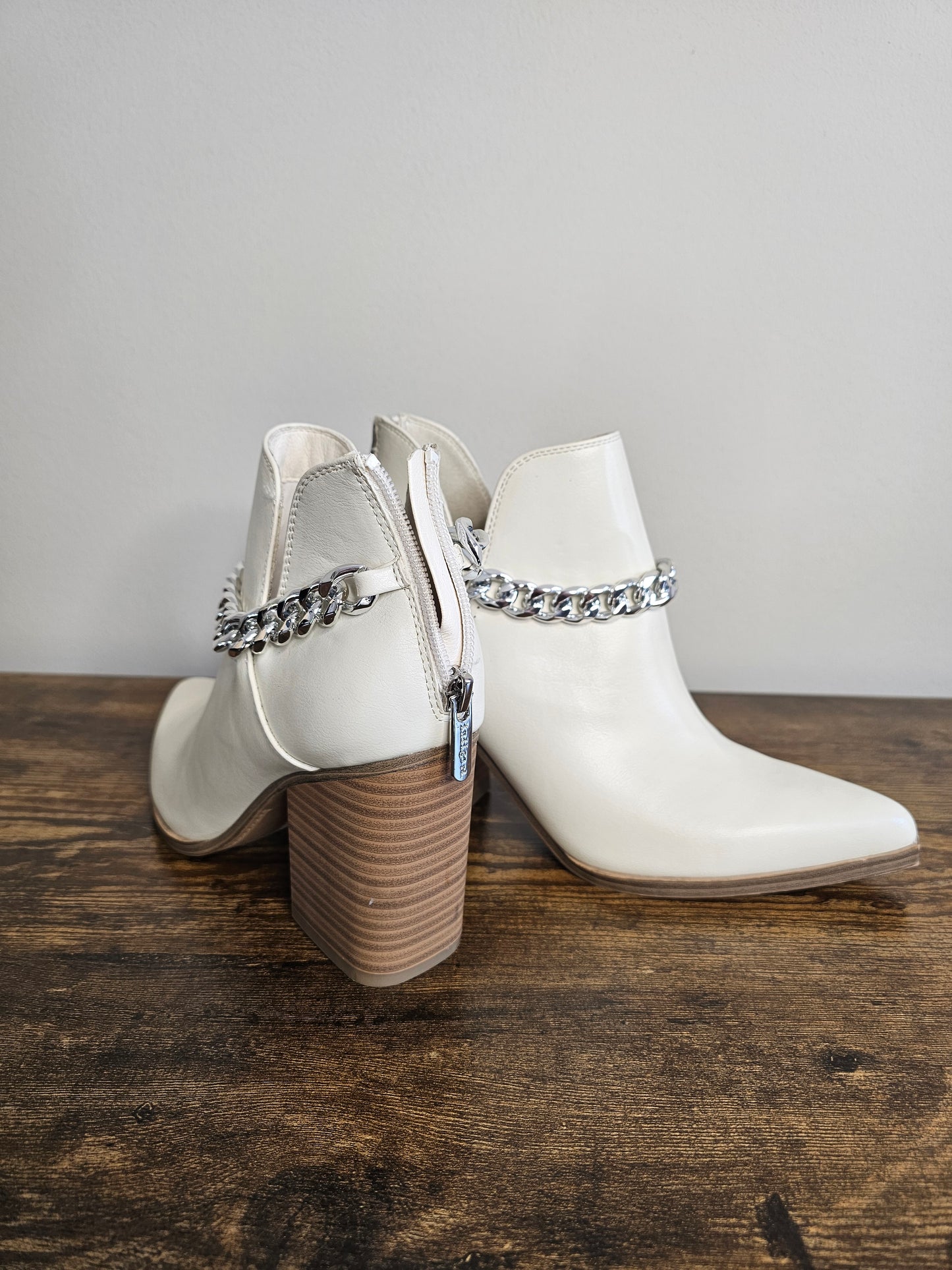 Indigo Rd Ivory Chain Detail Ankle Boots Size 9.5 | Block Heel Booties