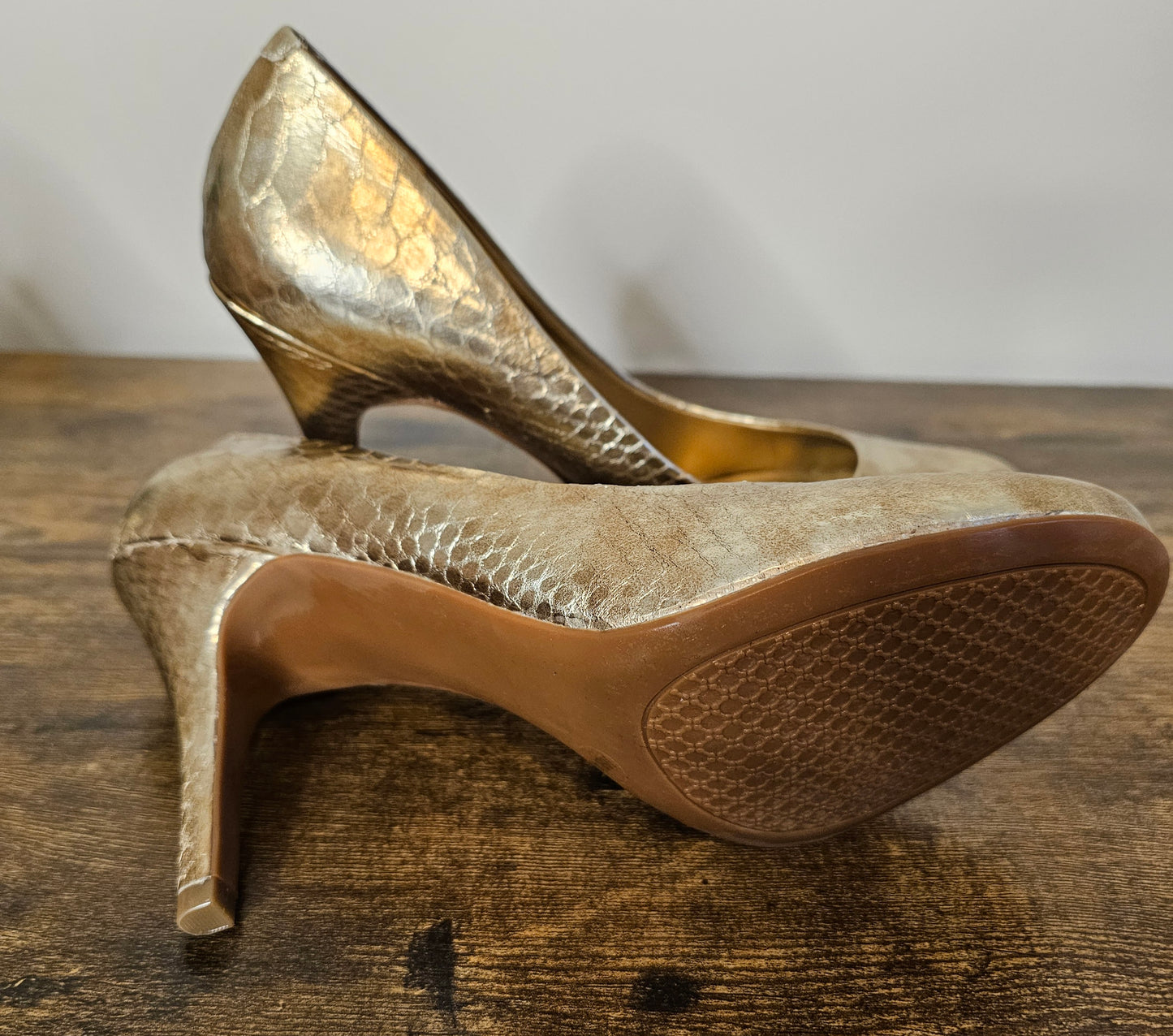 Jessica Simpson Metallic Gold Snakeskin-Embossed Pumps | Size 10