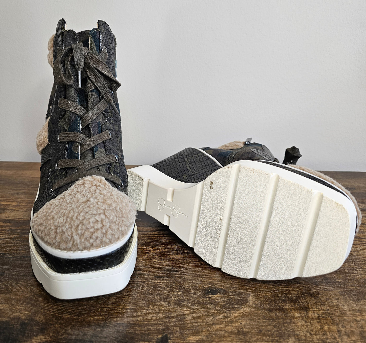 Jessica Simpson Meliey Cozy Lug Sole Wedge Sneaker Booties | Size 9