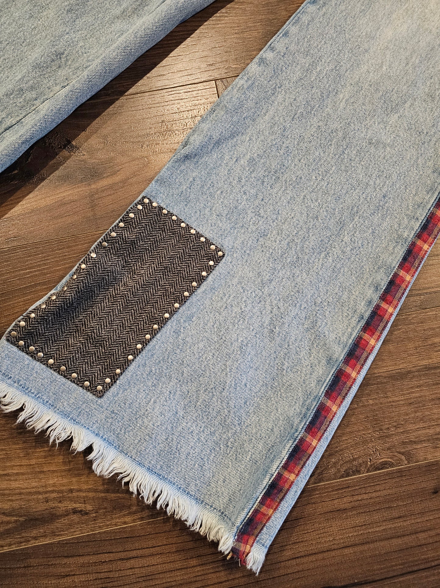 Free People Patchwork Distressed Wide Leg Jeans 28 Waist Studded Plaid Trim Raw Hem Size Small
