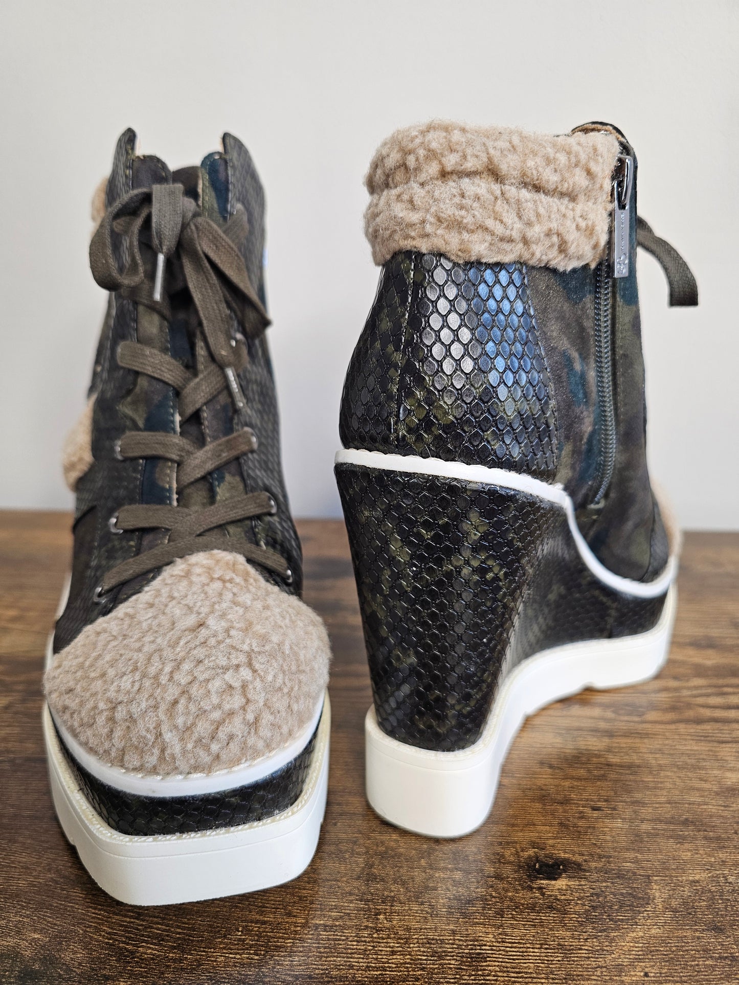 Jessica Simpson Meliey Cozy Lug Sole Wedge Sneaker Booties | Size 9