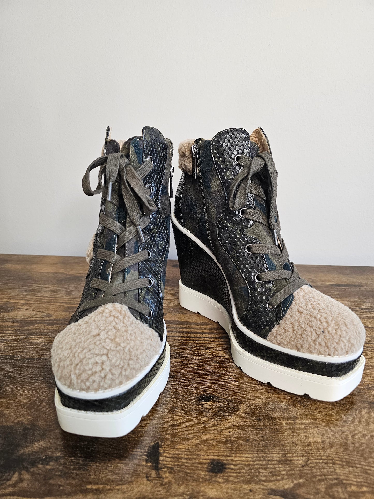 Jessica Simpson Meliey Cozy Lug Sole Wedge Sneaker Booties | Size 9