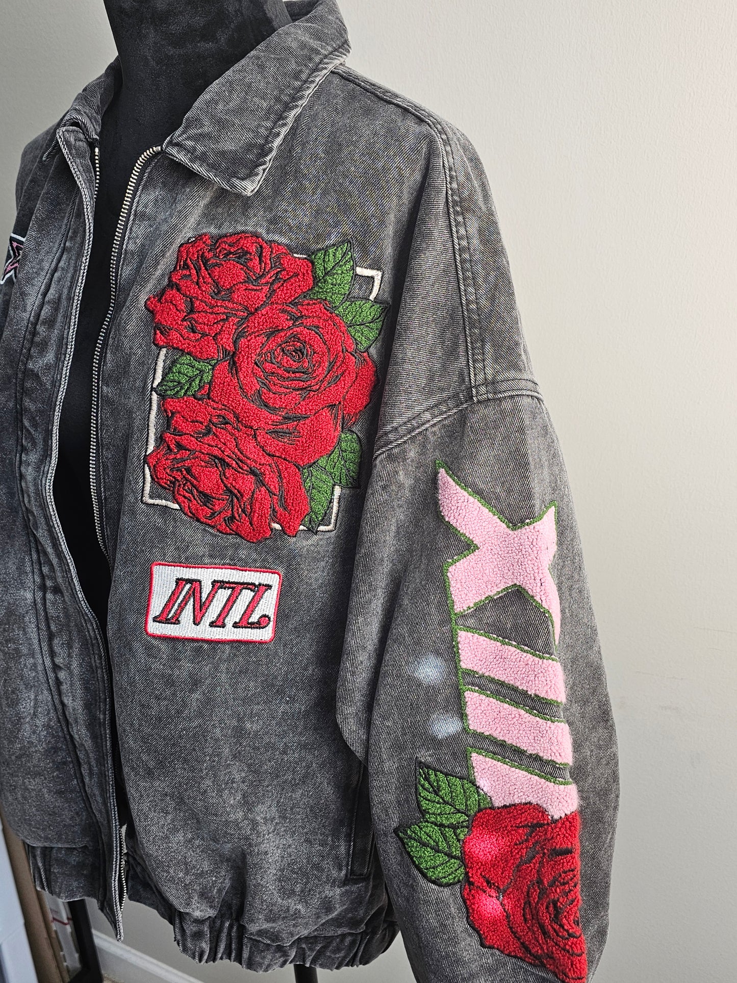 AKIRA Roses Are Red Embroidered Denim Bomber Jacket – Size XLarge